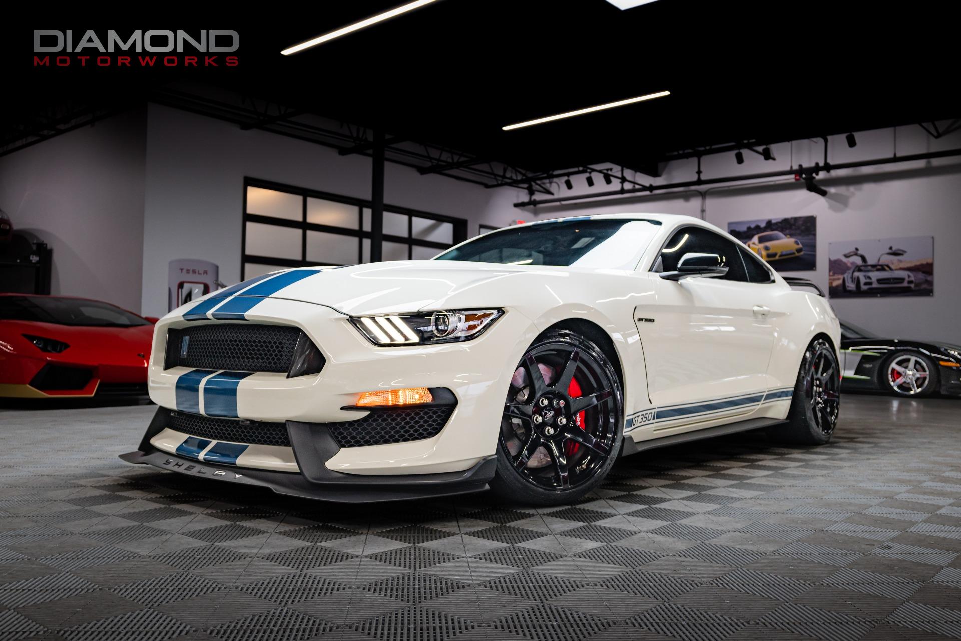 Video: Shelby GT350 Owner's Supplement Unboxing